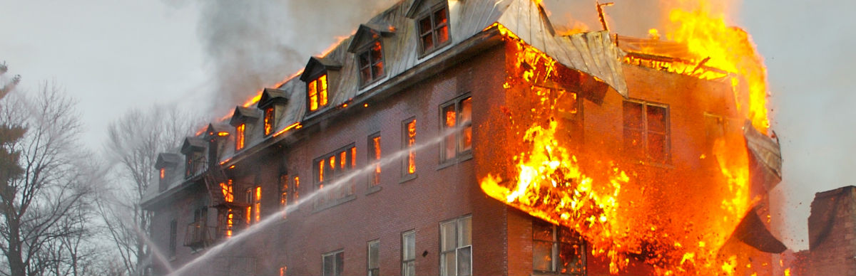 Afbestillingsforsikring kan sikre dig hvis boligen brænder inden afrejse